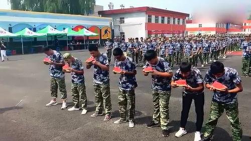 战士吃瓜比赛,瓜果飘香，竞技盛宴